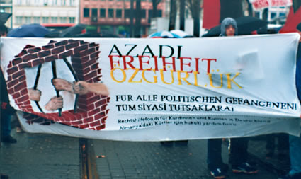 AZADI-FREIHEIT-ÖZGÜRLÜK