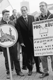 Pro-Demonstration in Düsseldorf mit Jörg Uckermann | Foto: P. Jülich, ip-photo.com Pro-Demonstration in Düsseldorf mit Jörg Uckermann | Foto: P. Jülich, ip-photo.com