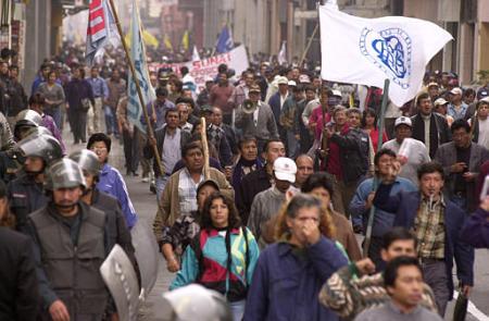 Peruvians protest privatization of power