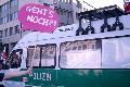 Deeskalation: TV-Übertragungswagen der Polizei inmitten der Demo