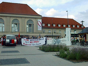 Bild: Demobeginn am Bahnhofsvorplatz in Weimar