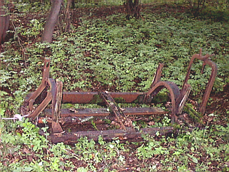 Bild: Die Reste einer alten Lore aus dem Steinbruch