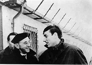 Bild: Bruno Apitz und Jerzy Zweig in Buchenwald 1964