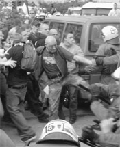 Zwischen Latschdemos und Schwarzem Block Zwischen Latschdemos und Schwarzem Block